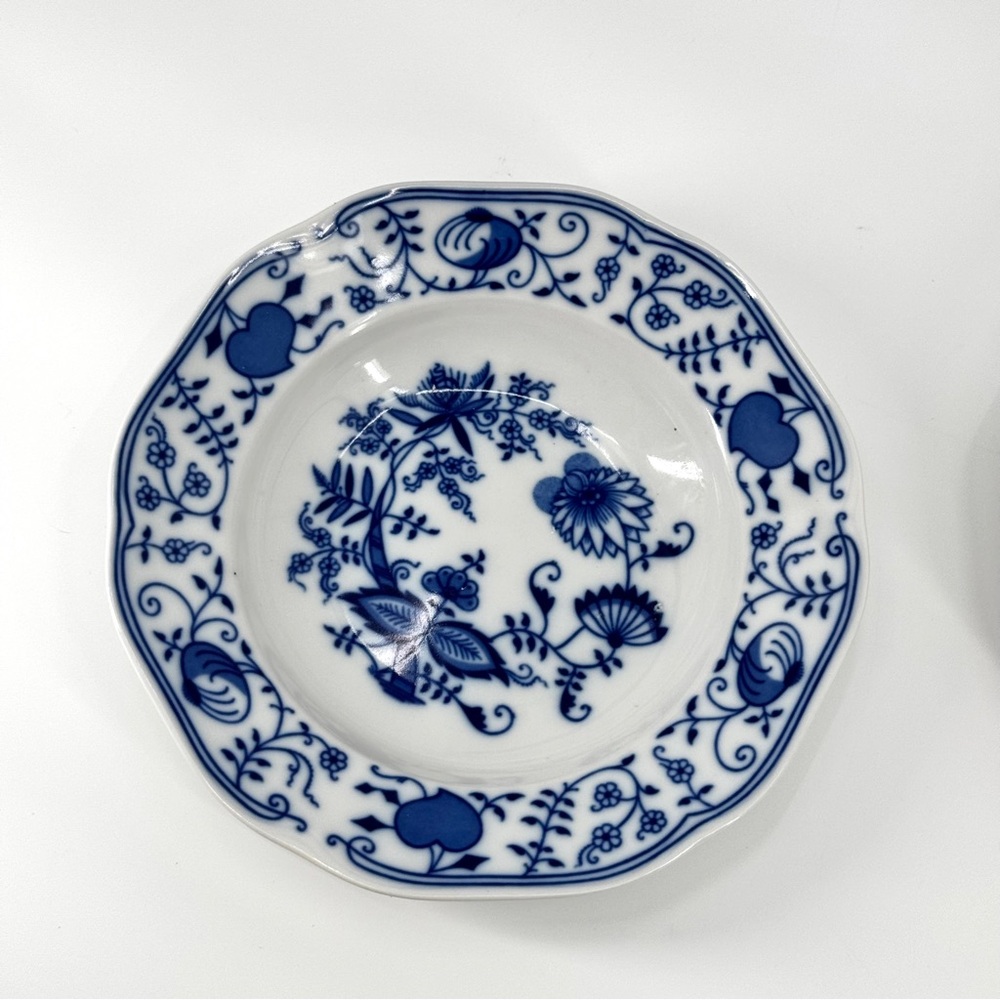 VTG Bohemia Czech Blue Onion (2) 8.5” Coupe Bowls - Picture 6 of 10